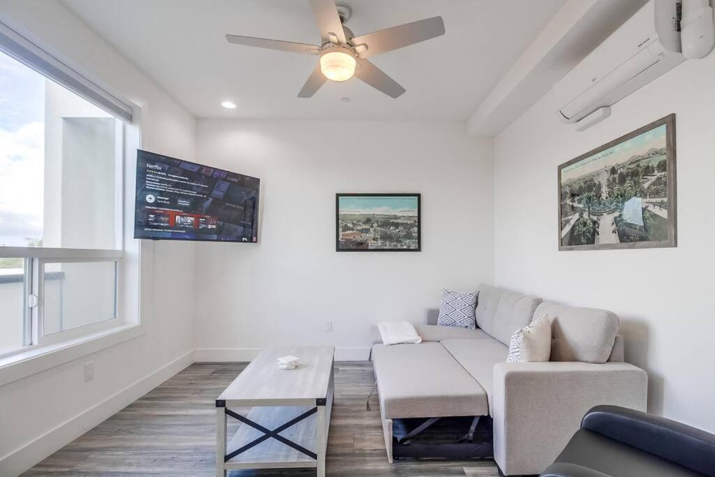 Park Blvd Paradise 303 King Bed With A Private Apartment