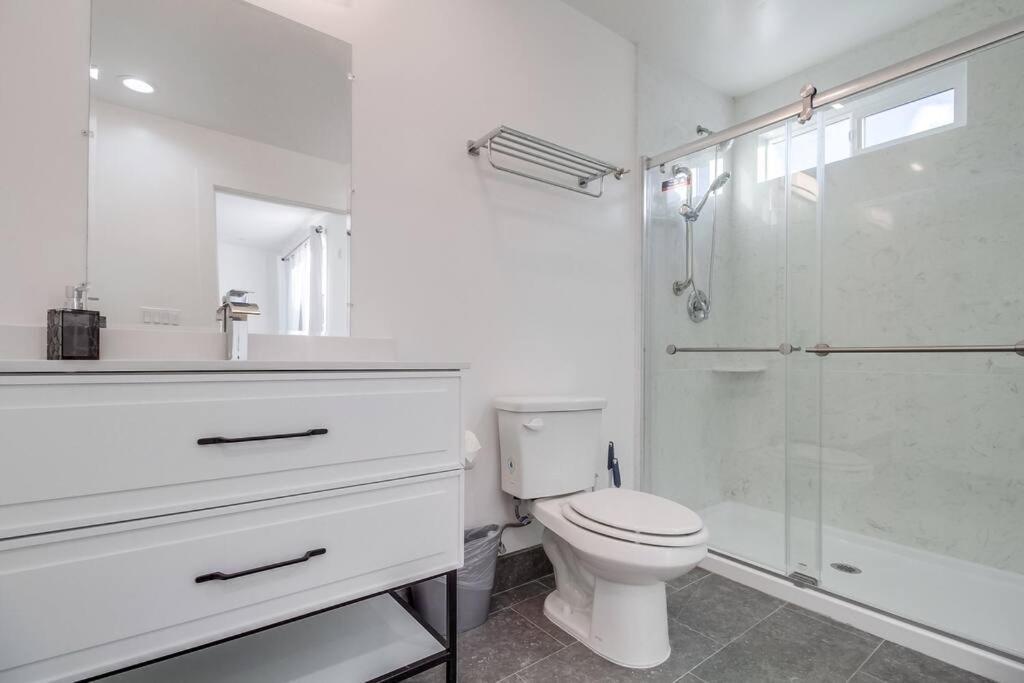 Park Blvd Paradise 303 King Bed With A Private Apartment San Diego